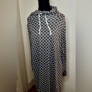 Carole Hickman Grey and White Geometric Hoodie Dress